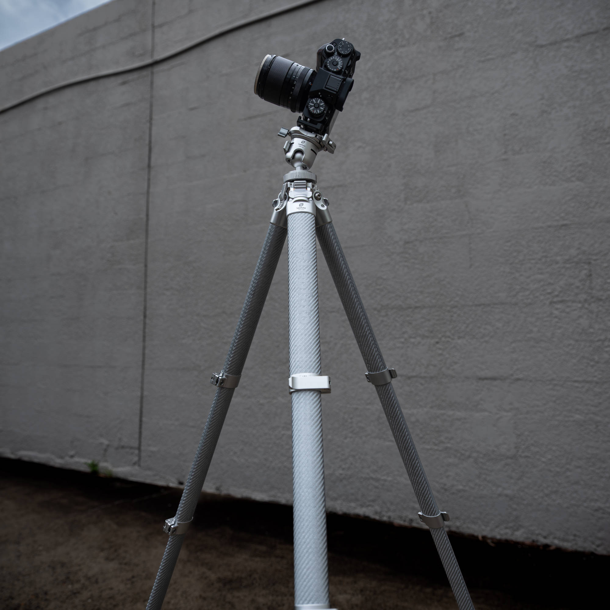 Leofoto AZ-235C Carbon Fibre Travel Tripod + MBH-30 Inverted Ball Head – Silver | Leofoto Australia 91 Leofoto AZ-235C Carbon Fibre Travel Tripod + MBH-30 Inverted Ball Head – Silver | Leofoto Australia 91