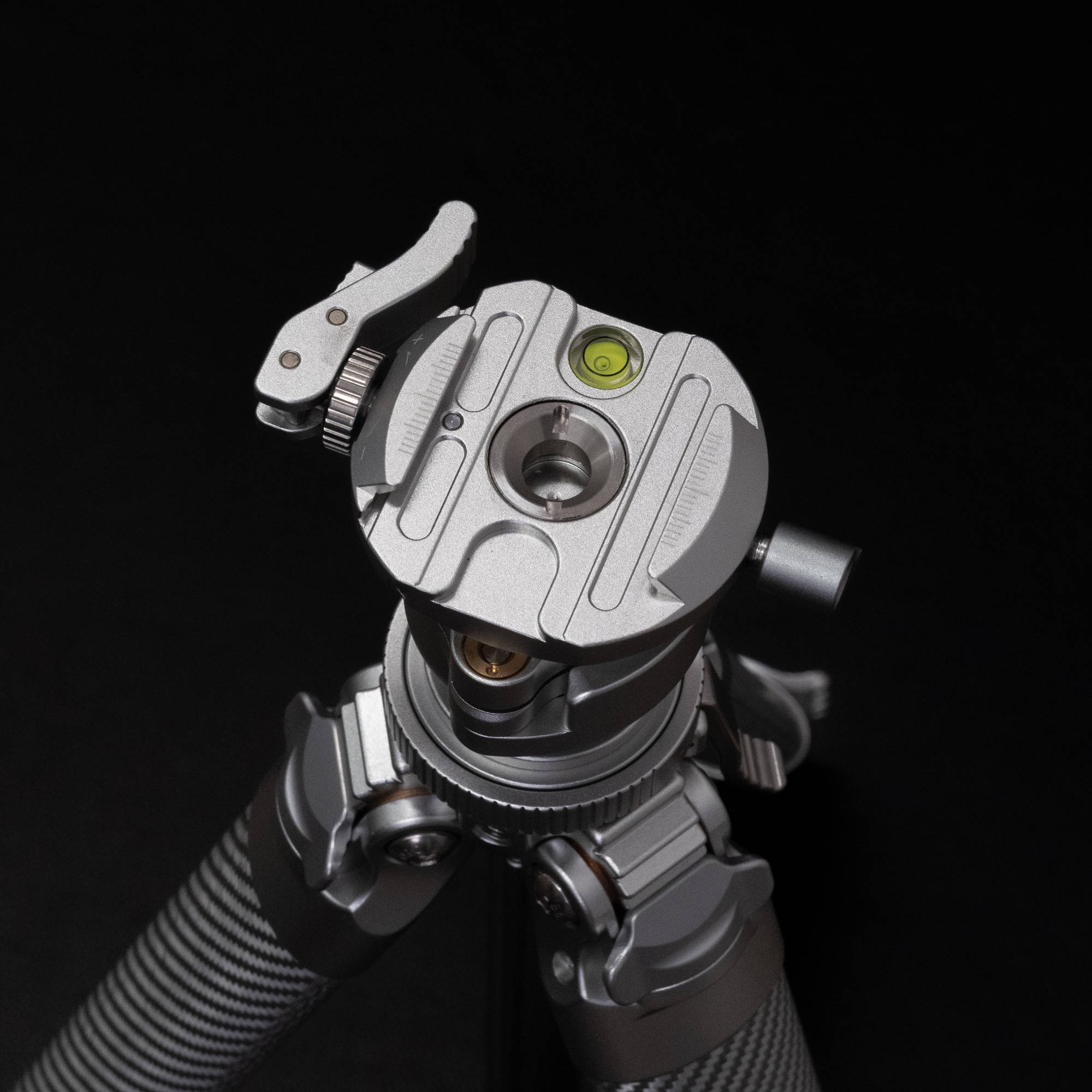 Leofoto AZ-235C Carbon Fibre Travel Tripod + MBH-30 Inverted Ball Head – Silver | Leofoto Australia 84 Leofoto AZ-235C Carbon Fibre Travel Tripod + MBH-30 Inverted Ball Head – Silver | Leofoto Australia 84